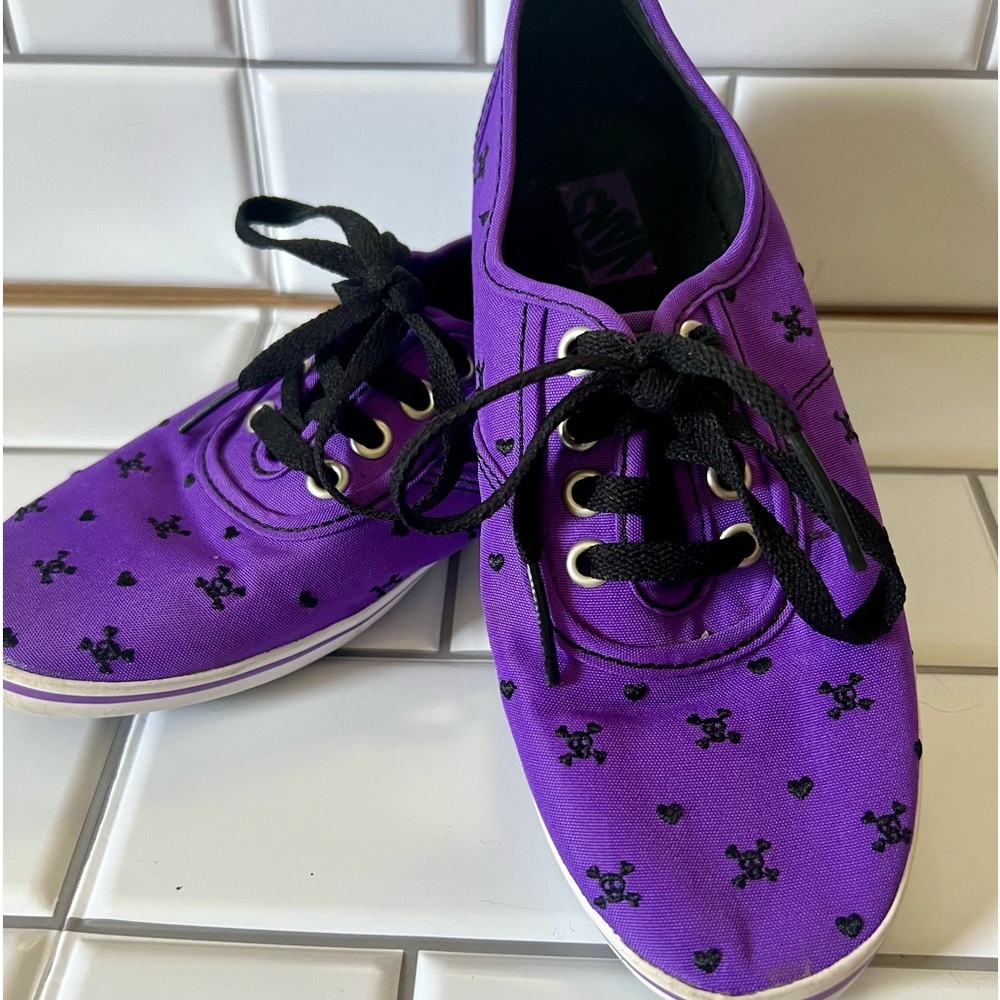 RARE Vans Embroidered Skulls and Hearts Size 6 - Picture 5 of 8